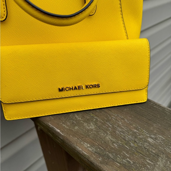 Michael Kors NWOT Studded Ciara satchel with matching Wallet - Picture 8 of 10